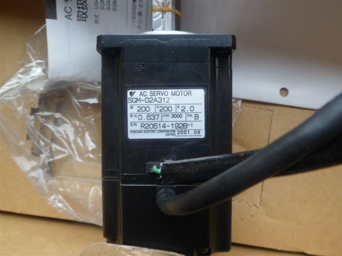 Модуль YASKAWA AC SERVO MOTOR SGM-02A312 SGM02A312